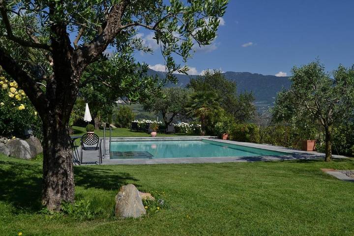 Vakantiewoning voor 2 personen, with uitzicht and zwembad as well as tuin in Algund