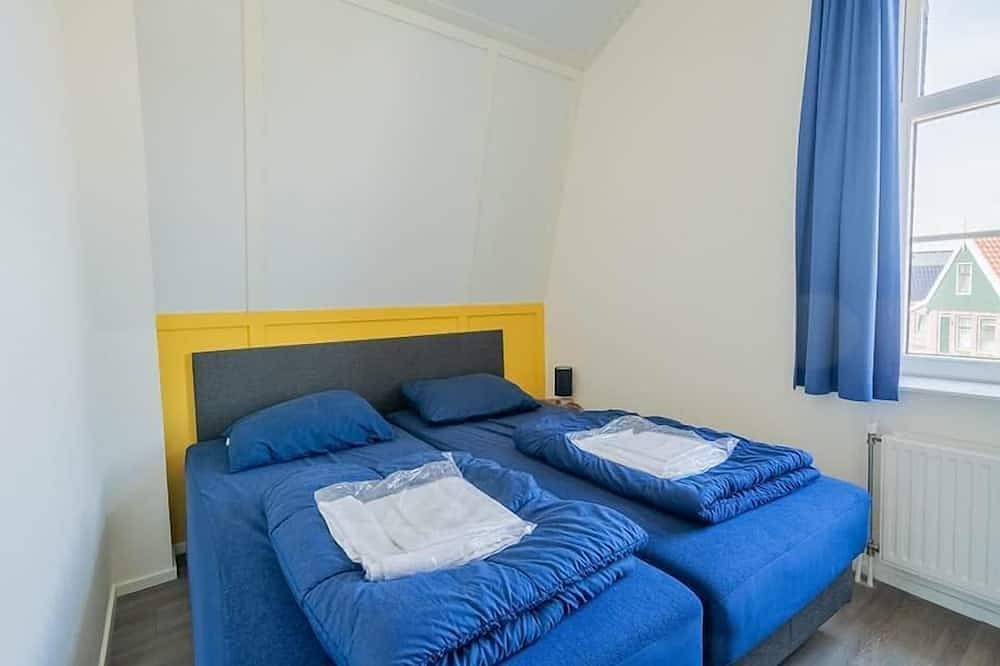 Bungalow mit 4 Schlafzimmern, 2 Bädern und einer Terrasse in Markermeer