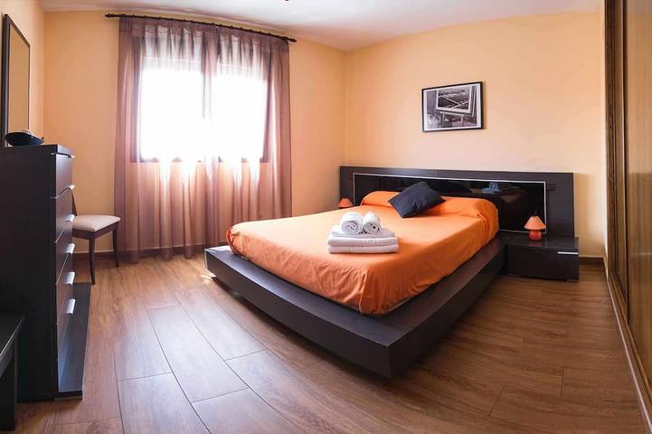 Location de vacances pour 11 personnes, avec balcon et piscine ainsi que jardin et jacuzzi à Gálvez - 2