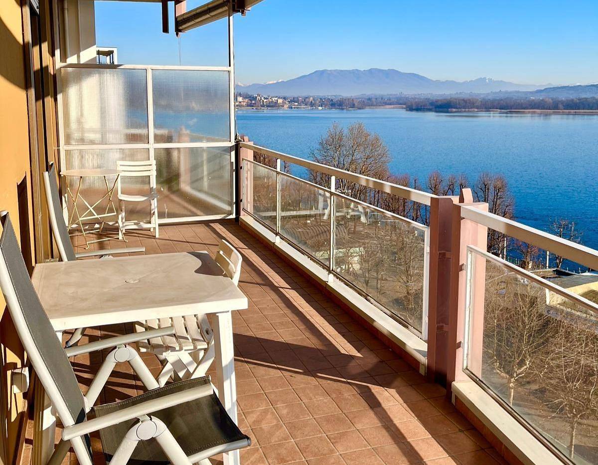 Ganze Wohnung, Panoramawohnung mit Blick auf den Lago Maggiore in Arona (Lago Maggiore), Arona Gemeinde