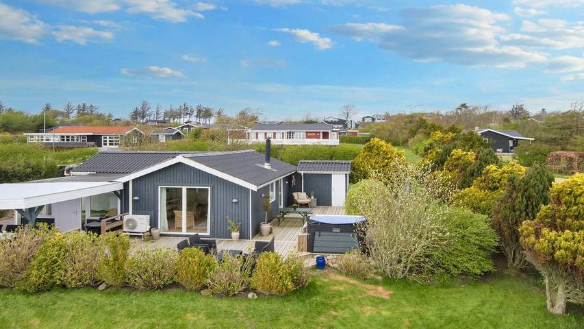 Ferieudlejning for 6 personer, med terrasse og jacuzzi i Toftum Bjerge