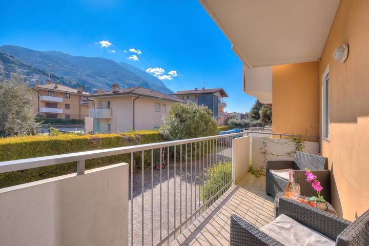 Apartamento entero, Agritur Laura - Danza di colori 3 with Shared Garden in Torbole, Nago-Torbole