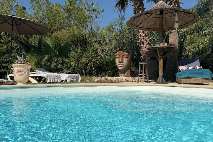 Location de vacances pour 8 personnes, avec Balcon ainsi que Jacuzzi et Jardin à Saint-Jean-de-Cornies