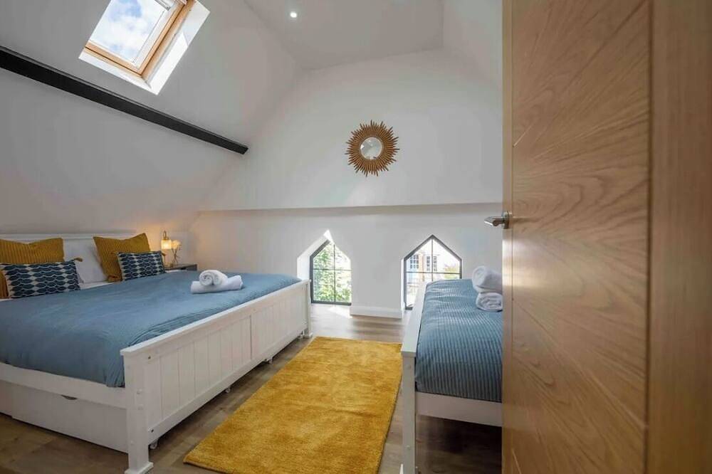 The Old School Sleeps 14 in Lymington, Hampshire