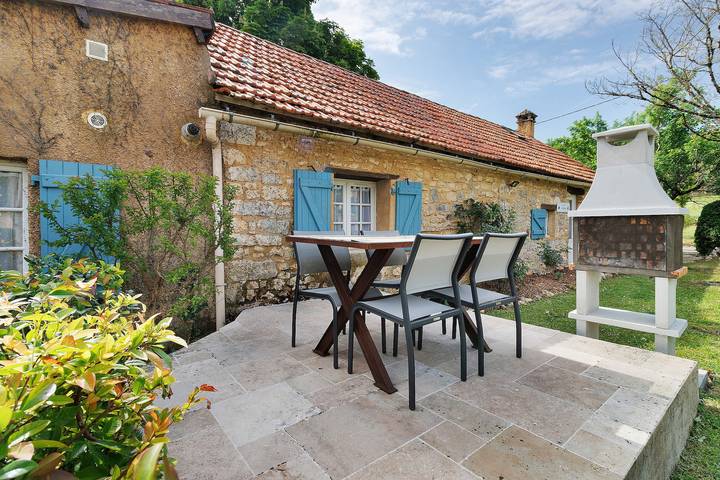 Location de vacances pour 4 personnes, avec jardin, adapté aux familles à Jayac