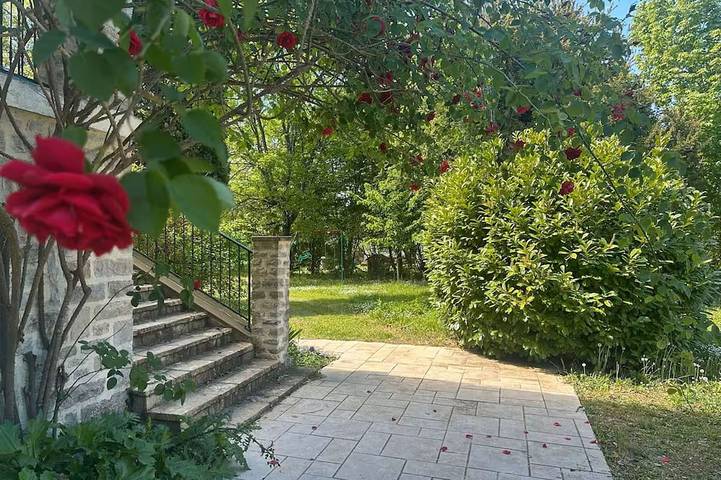 Appartement entier, Petit nid douillet dans un écrin de verdure 4 personnes in Caussade, Quercy