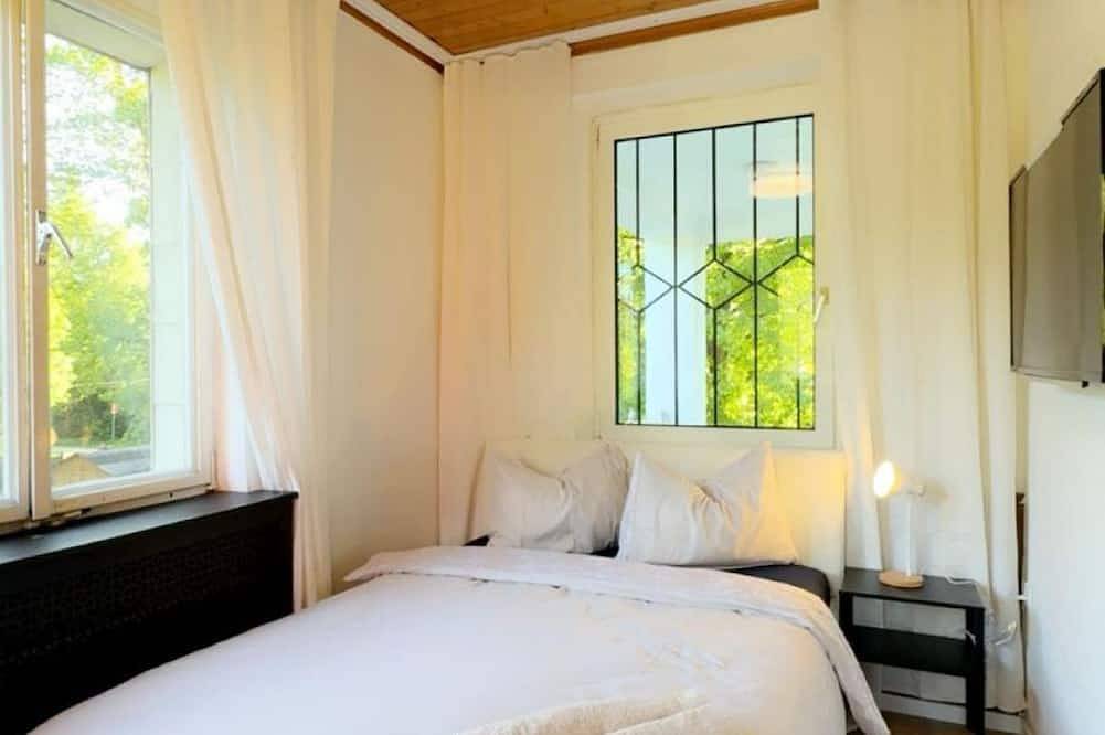Room for 2 in a Comfy Villa w/ Garden near Danube in Floridsdorf, Wien