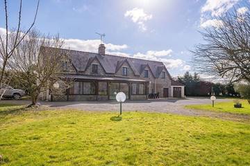 Location de vacances pour 12 personnes dans Bourguenolles