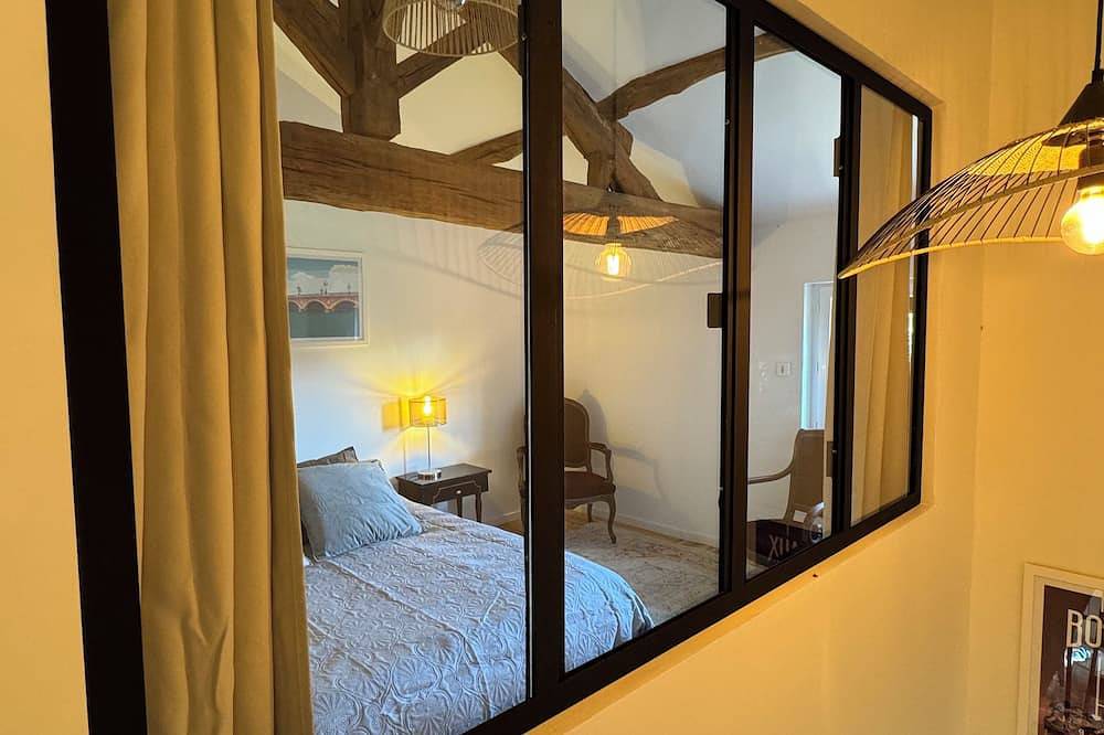 Comfortable stone house with swimming pool between Bordeaux and Saint-Emilion in Beychac-et-Caillau, Región de Burdeos