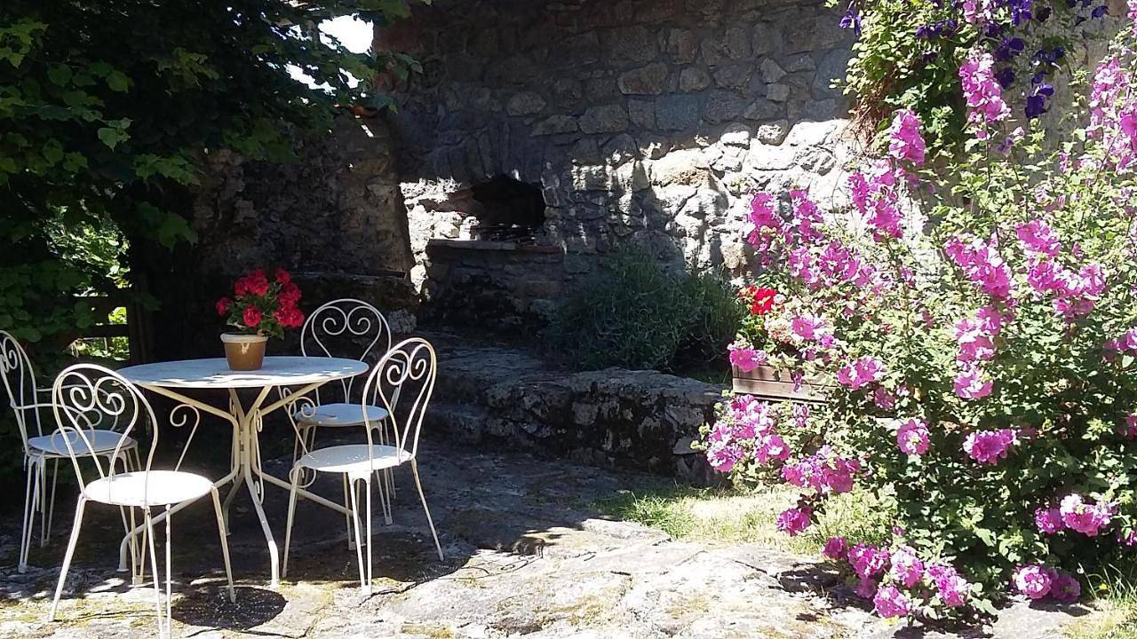 Le Pre Vert - Garden Suite in Marat, Parc Naturel Régional Livradois-Forez