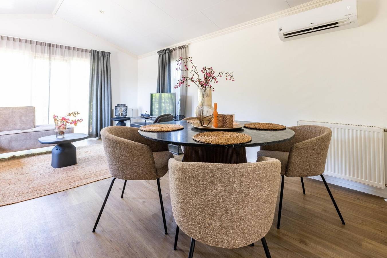 Lodge for 4 persons on holiday park Molenvelden in Veldhoven in Veldhoven, Brabante Settentrionale