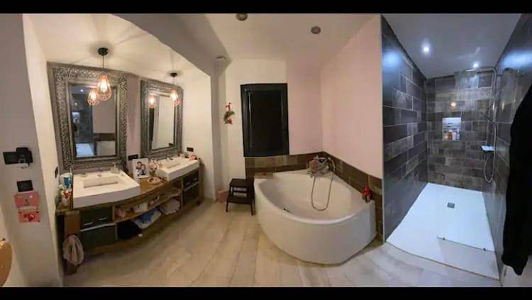 Location de vacances pour 15 personnes, avec terrasse et vue à Brains-sur-Gée - 2