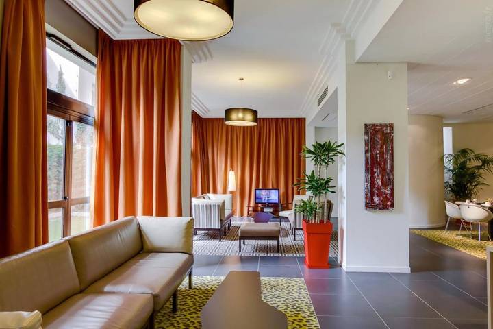 Apartahotel para 4 personas, con jardín además de piscina y sauna, Se admiten mascotas en Toulouse