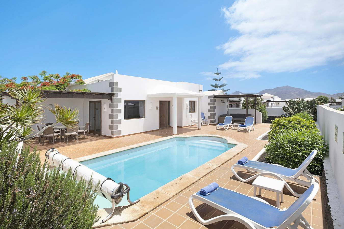 Villa Casa Calma with Mountain View, Pool and Wi-Fi in Playa Blanca, Yaiza