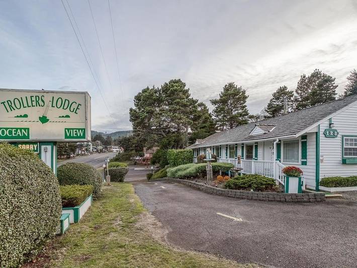 Vacation rental for 6 people, with yard in Depoe Bay