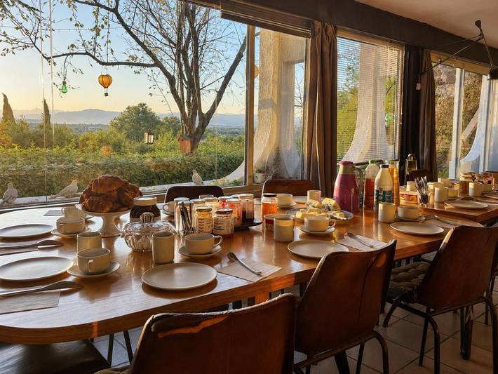 Chambre d’hôte pour 5 personnes, avec Balcon et Terrasse ainsi que Jardin et Piscine en Ardèche