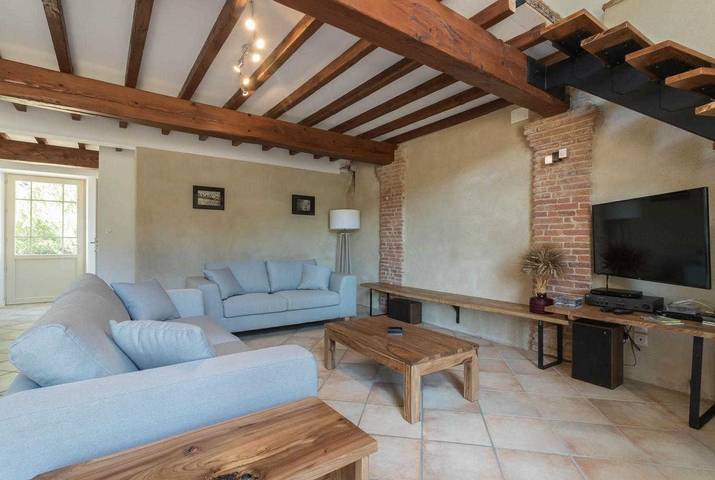 Gîte pour 8 personnes, avec piscine ainsi que terrasse et jardin à Gardouch - 3