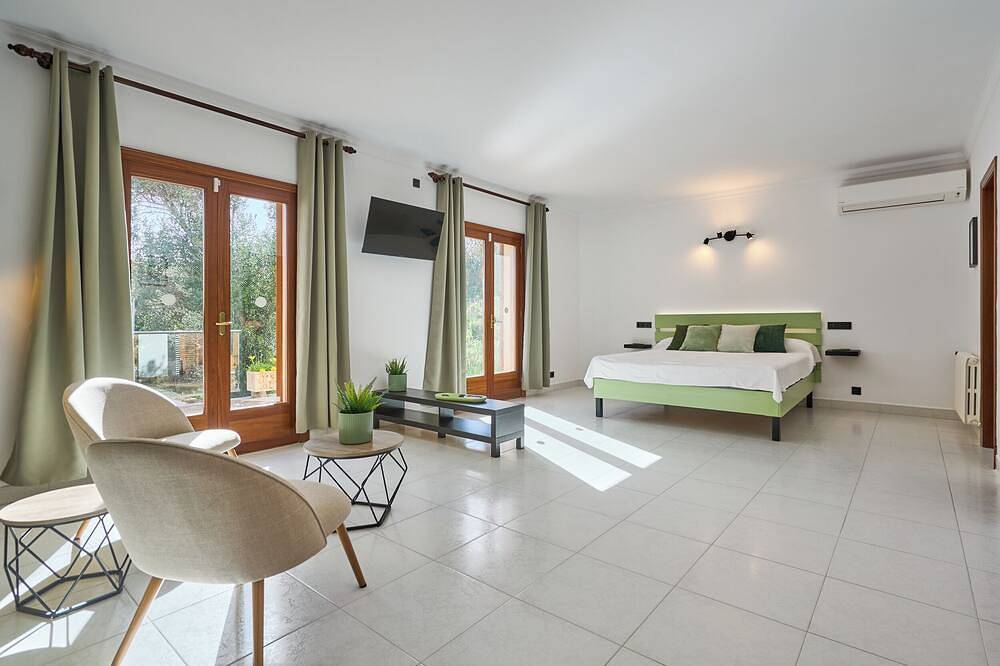 Casa Toni i na Bel, con vistas panorámicas al mar, piscina, wifi, aire acond. in s'Horta, Felanitx