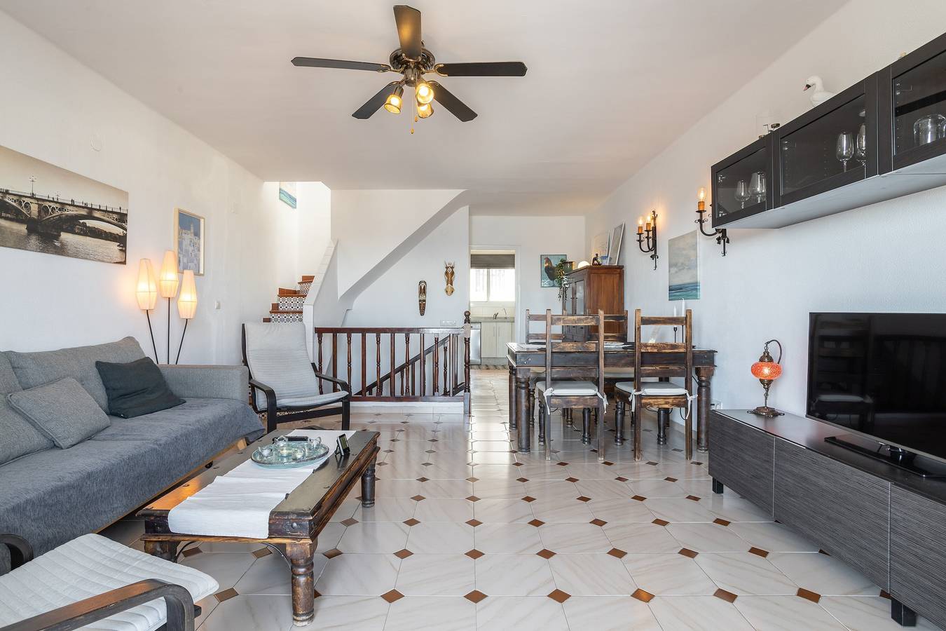 Plaza Cadiz Villa dichtbij het strand met gedeeld zwembad & Wi-Fi in Urbanización Punta Lara, Nerja