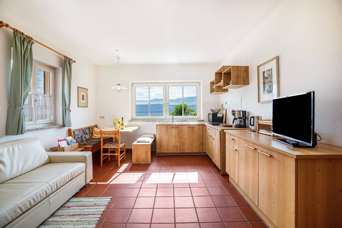 Ganze Wohnung, Ferienwohnung 'Aurora' mit Bergblick, privater Terrasse und Wi-Fi in Kalterer See, Kaltern an der Weinstraße