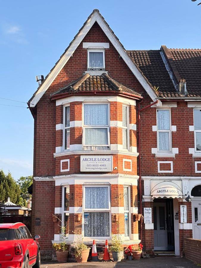 Lodge for 2 people, with View in Southampton
