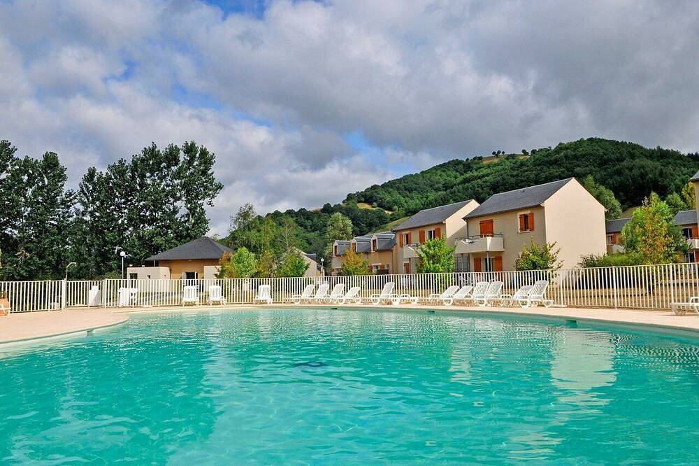 Duplex village goelia lia Saint geniez d'olt aveyron 2 heated pools in Saint-Geniez-d'Olt-et-d'Aubrac, Massif Central