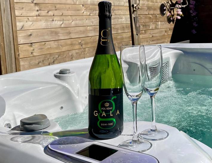 Location de vacances pour 7 personnes, avec Jacuzzi et Terrasse ainsi que Jardin et Vue à Cottun