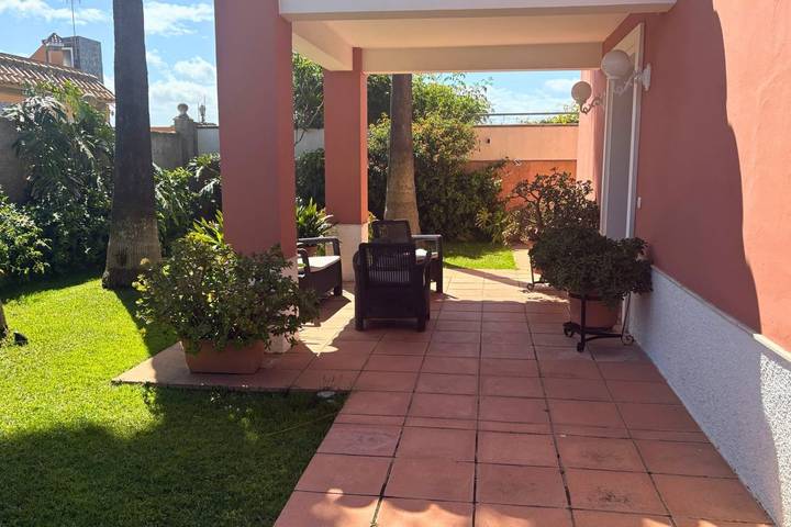 Villa für 8 Personen mit Terrasse in Playa Montijo (Chipiona), Chipiona