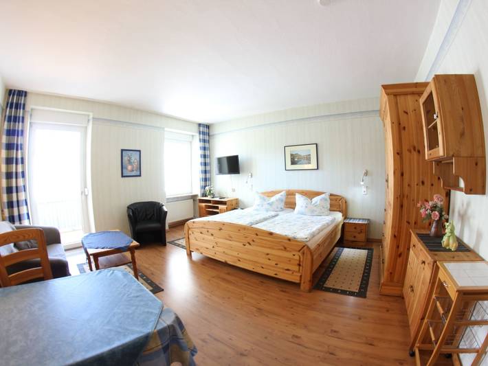 Ferienwohnung für 2 Personen, mit Balkon und Ausblick in Alf
