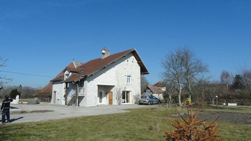 Gîte pour 2 personnes avec terrasse in Arc-et-Senans, Doubs