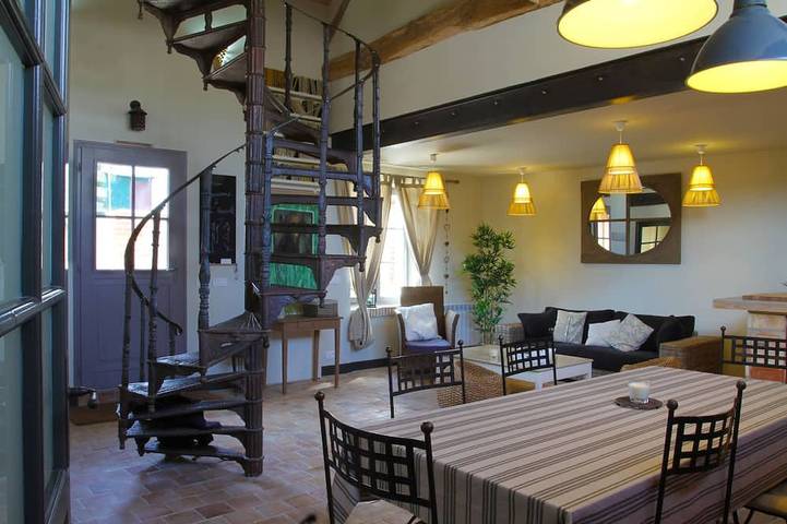 Location de vacances pour 6 personnes, avec terrasse à Veuves