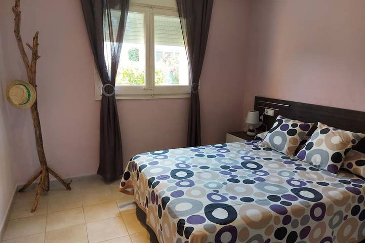 Gîte pour 6 personnes, avec piscine ainsi que terrasse et jardin à Verges - 4