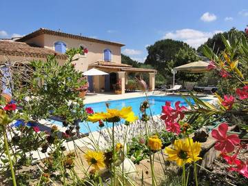 Cottage pour 4 personnes, avec jardin et piscine à Callian