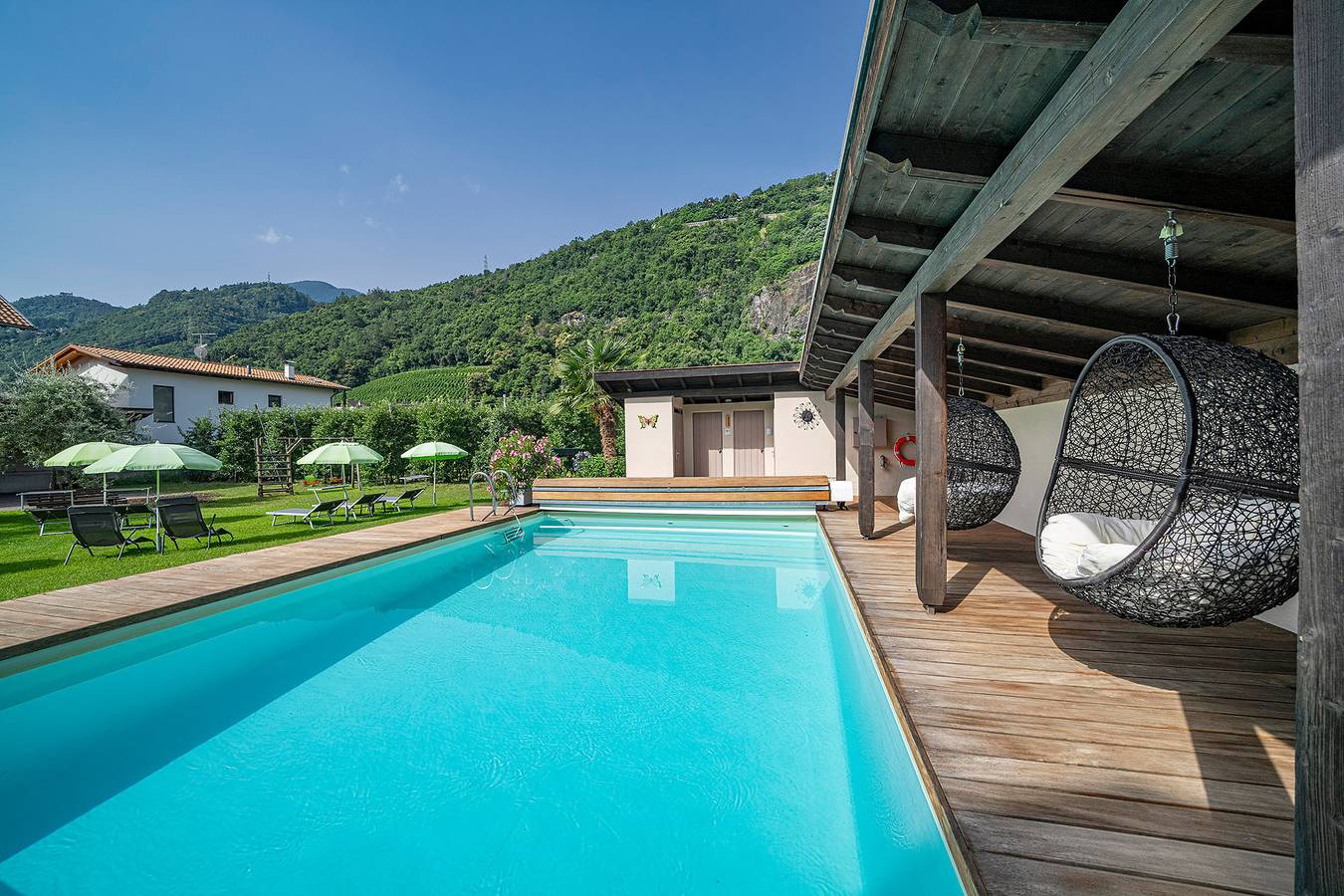 Ganze Wohnung, Ferienwohnung 'Rosalie 3' mit Bergblick, Gemeinschaftspool und Wi-Fi in Niederlana, Lana