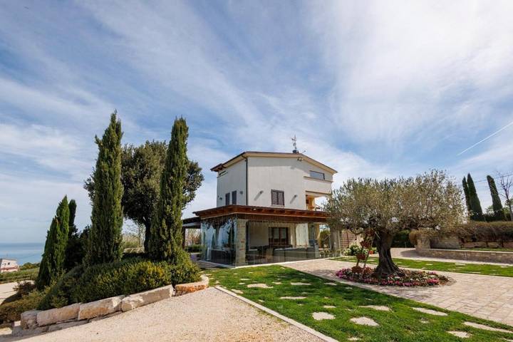 Privatzimmer für 2 Personen, mit Garten und Sauna sowie Terrasse und Ausblick in Molise