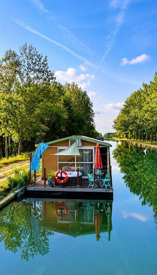 Bateau pour 5 personnes, avec piscine ainsi que balcon et jacuzzi, adapté aux familles dans Côte-d'Or