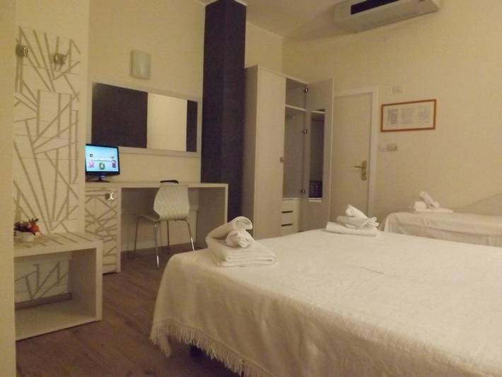 Hotel für 3 Personen, mit Whirlpool und Sauna sowie Balkon und Pool - 1