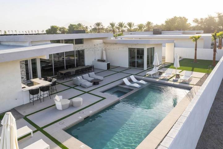 Ferienhaus für 16 Personen, mit Terrasse und Pool sowie Whirlpool, mit Haustier - 1