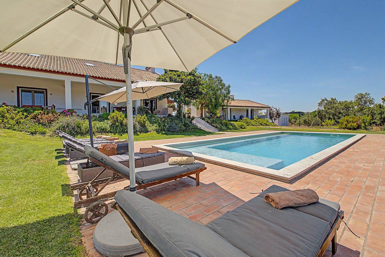 Apartamento 'Monte Do Poço Country House' com Piscina Privada, Wi-Fi e Ar Condicionado in Erra, Distrito de Santarém
