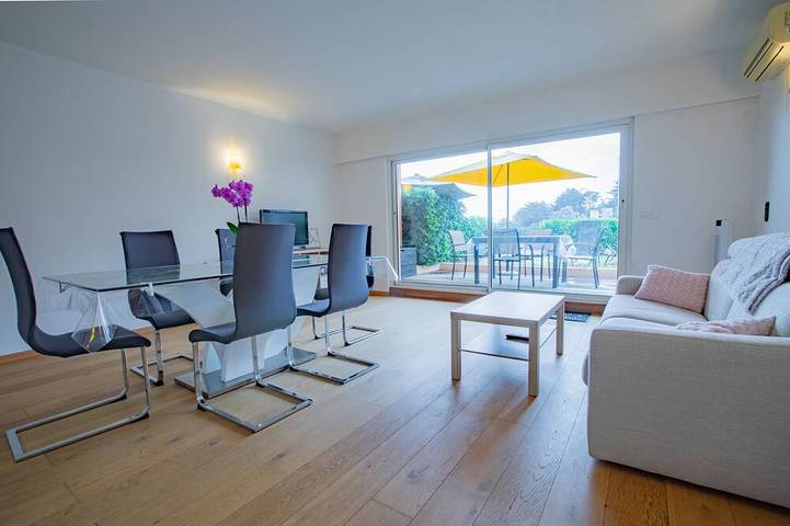 Appartement entier, Appartement F2 dans résidence pieds dans l'eau in Le Trayas, Saint-Raphaël