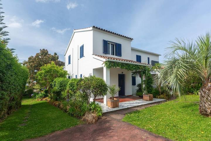 Location de vacances pour 8 personnes, avec jardin et vue, animaux acceptés dans Vila Franca do Campo