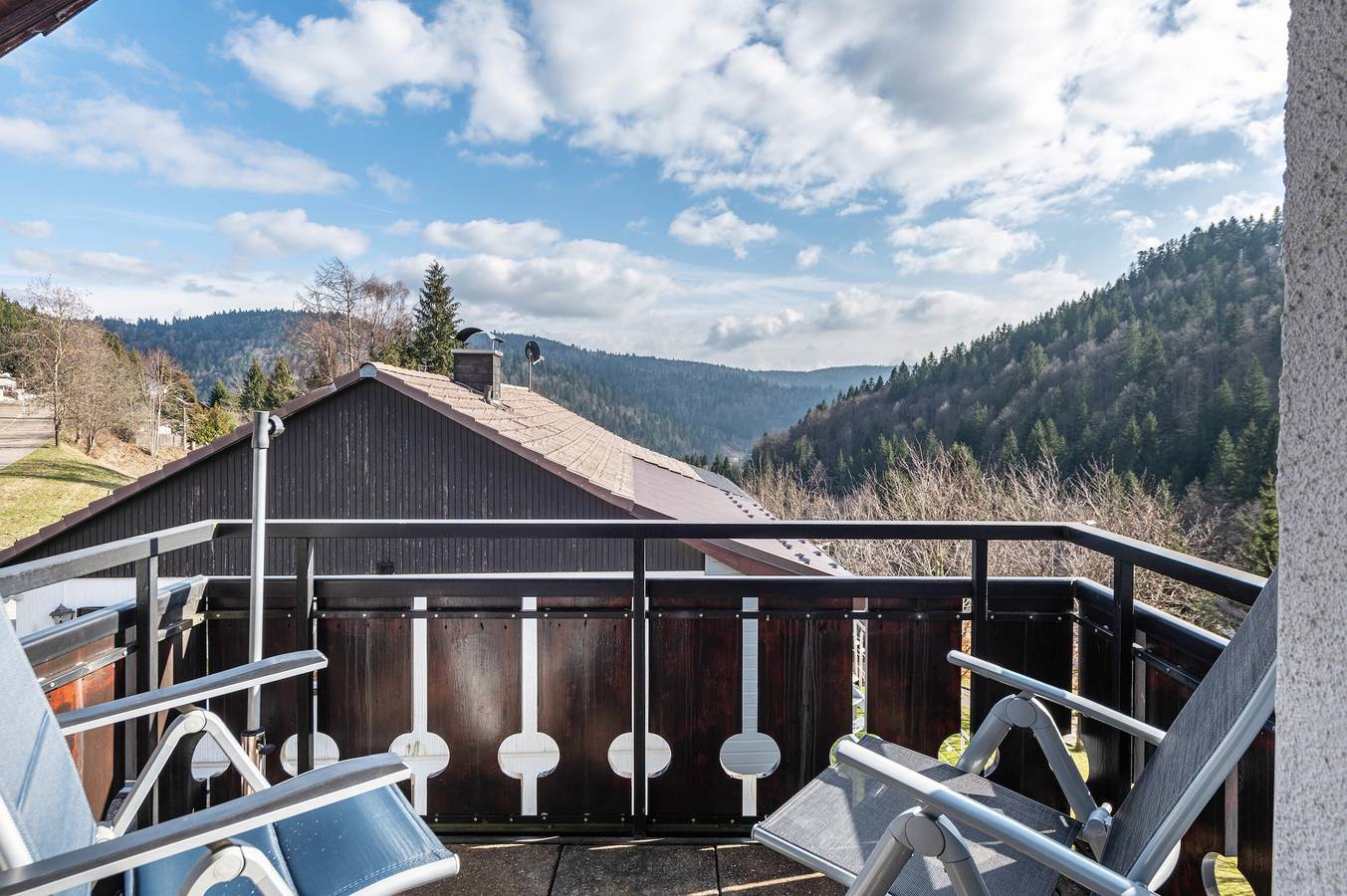 Geheel appartement, Vakantiewoning 'Studiowohnung' met bergzicht, balkon en wifi in Todtmoos, Zuidelijk Zwarte Woud