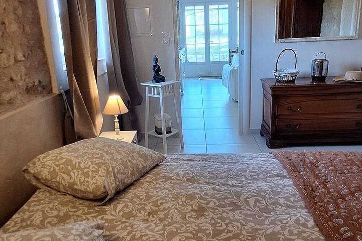 Appartement entier, Loue dans Mas Provençal au cœur du Luberon, appartement 2 Pièces in Pertuis, Parc naturel régional du Luberon