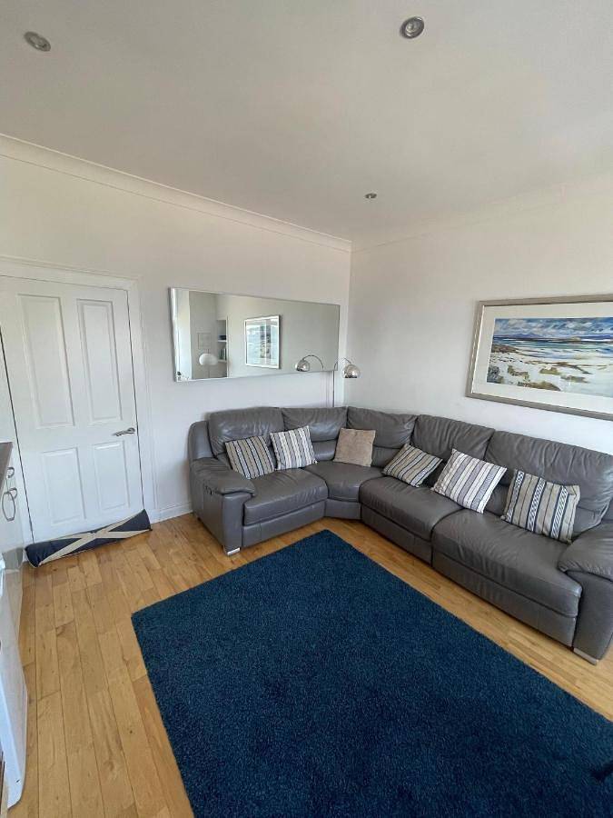 Entire apartment, Two-Bedroom Apartment in Millport, Firth Of Clyde