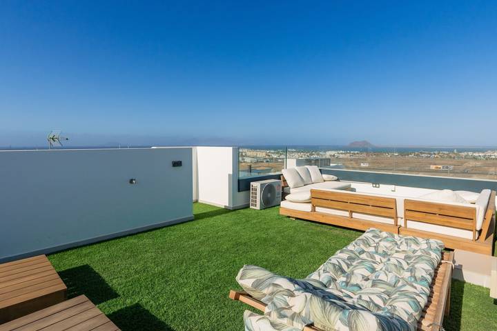 Casa vacacional 'Villa Siargao' con vistas al mar, Wi-Fi y aire acondicionado in Corralejo, La Oliva