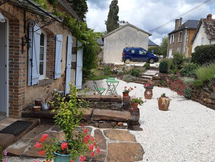 Location de vacances pour 2 personnes, avec vue et jardin dans Treigny-Perreuse-Sainte-Colombe - 3