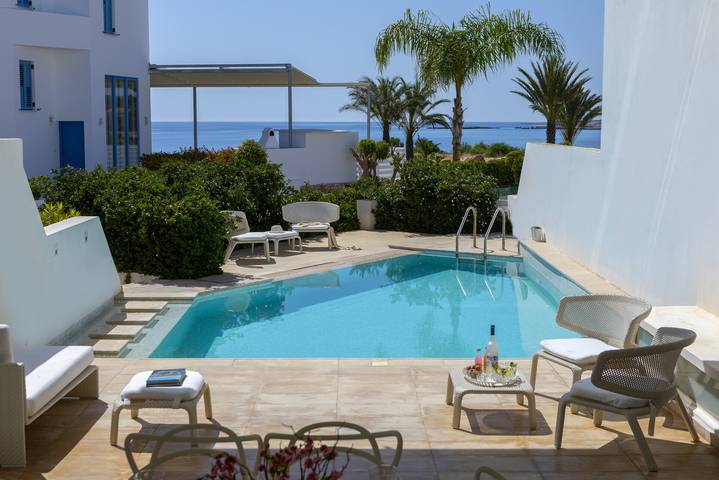 Villa for 8 people, with balcony/terrace and pool as well as terrace in Protaras