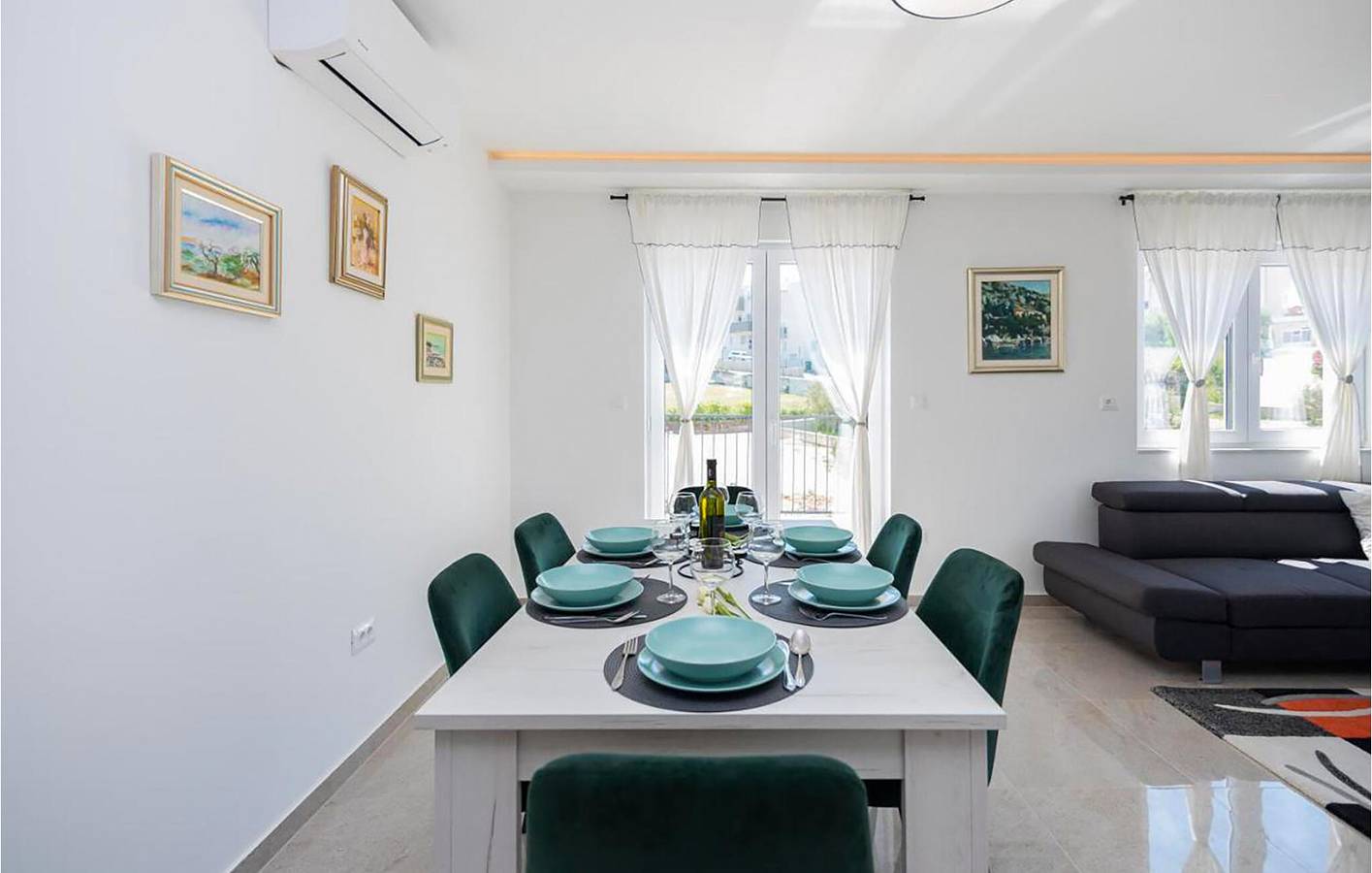 Apartamento vacacional entero, Encantador apartamento de 2 dormitorios con terraza, a 500 m de la playa in Grljevac (Podstrana), Podstrana