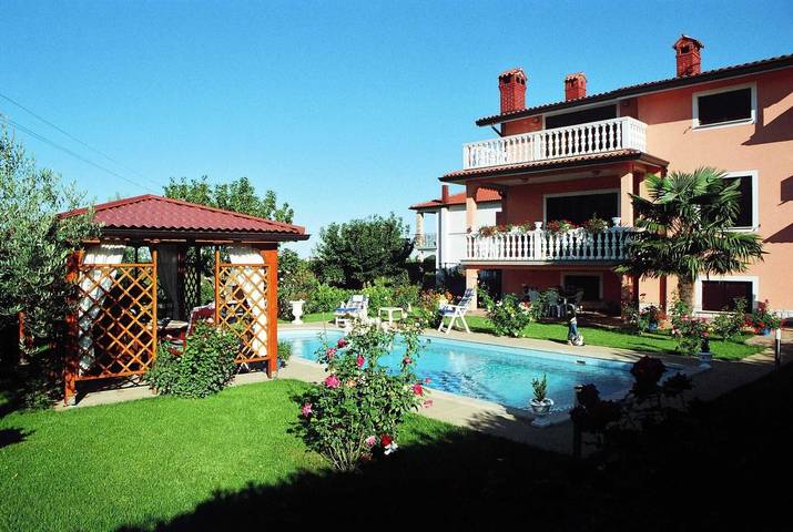 Villa für 8 Personen, mit Pool und Terrasse in Umag - 2