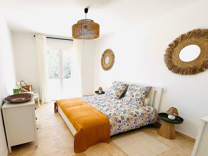Vacation rental for 2 people, with yard in Southern France